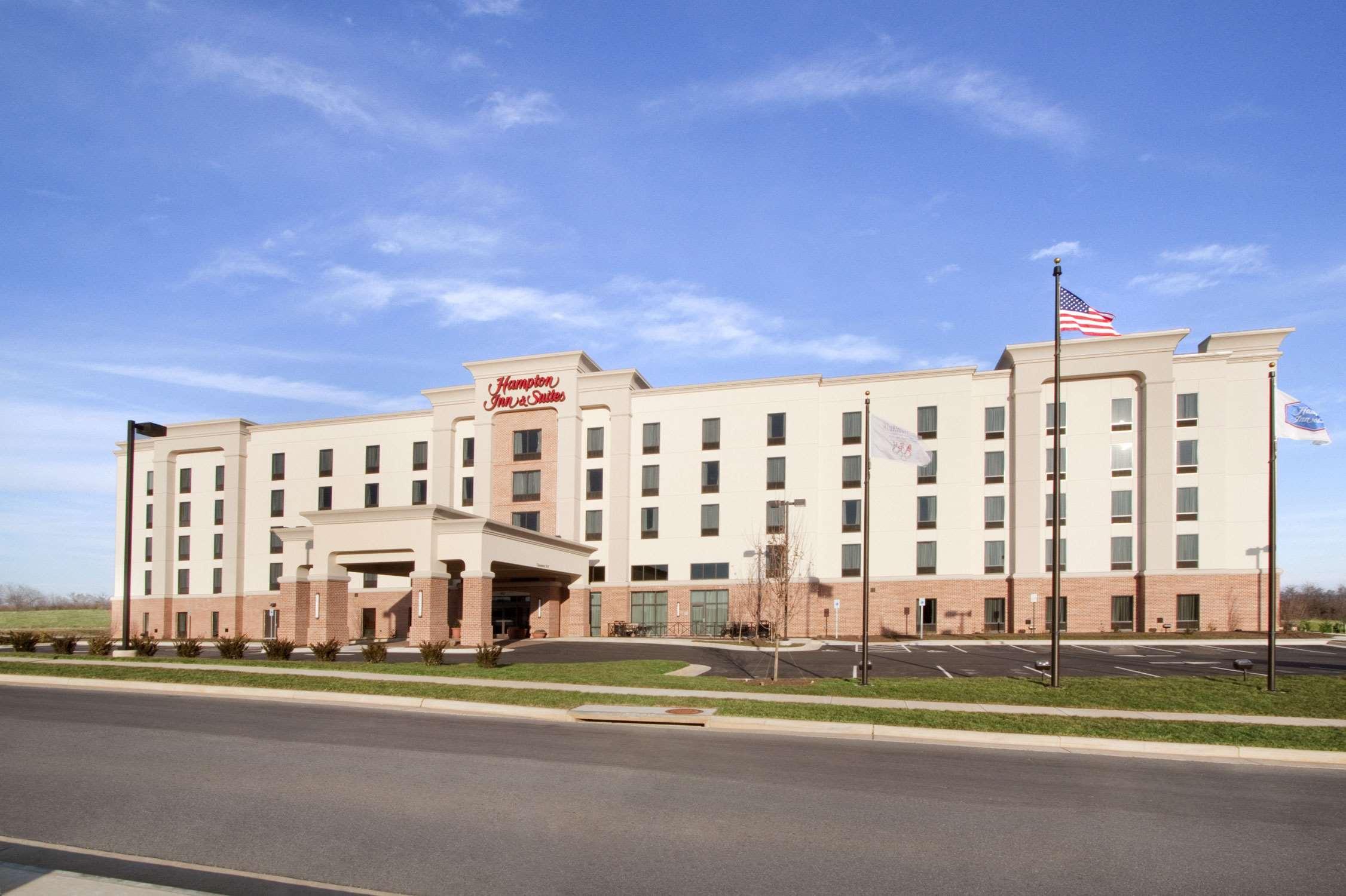 Hampton Inn & Suites Чарлс Таун Екстериор снимка