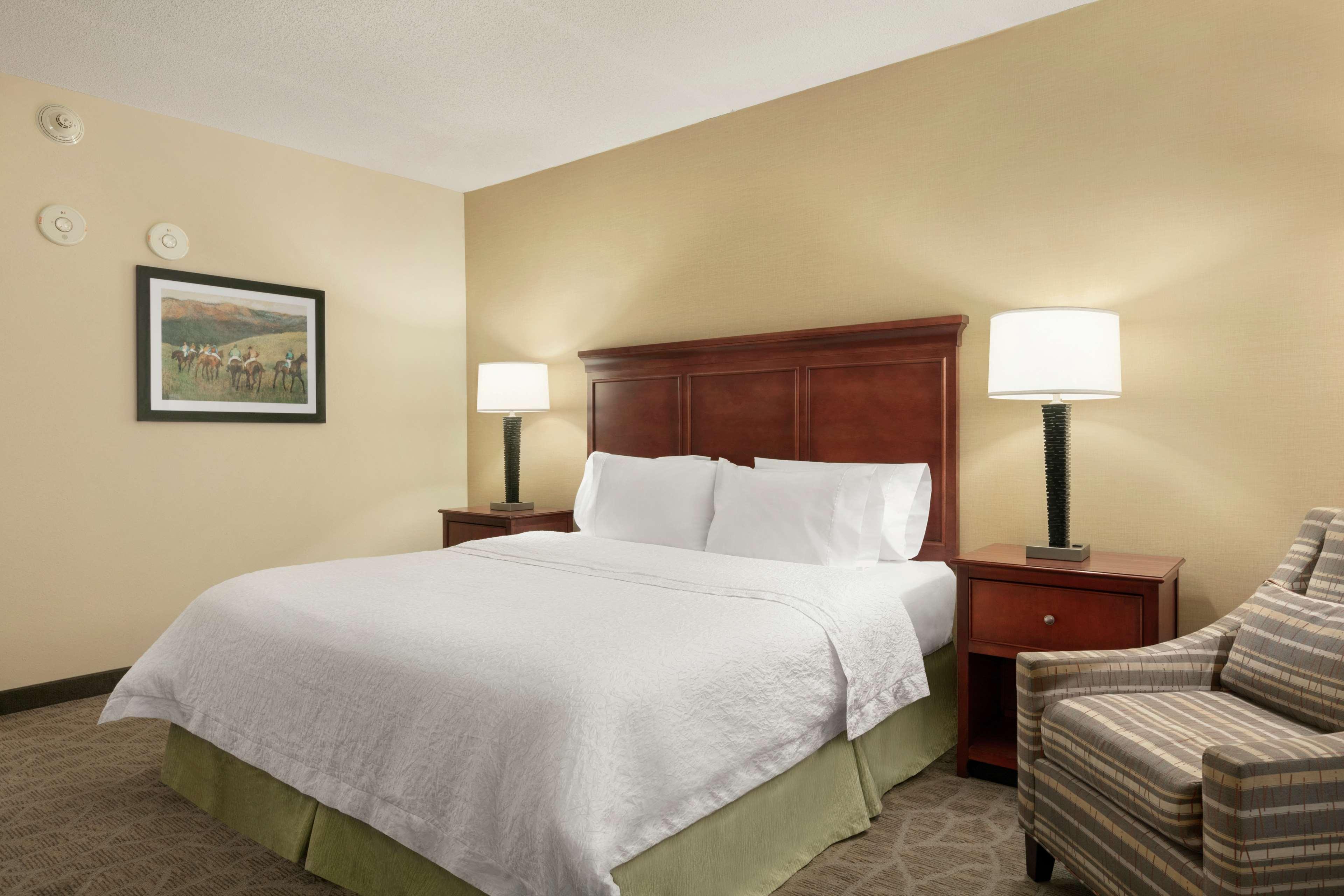 Hampton Inn & Suites Чарлс Таун Екстериор снимка