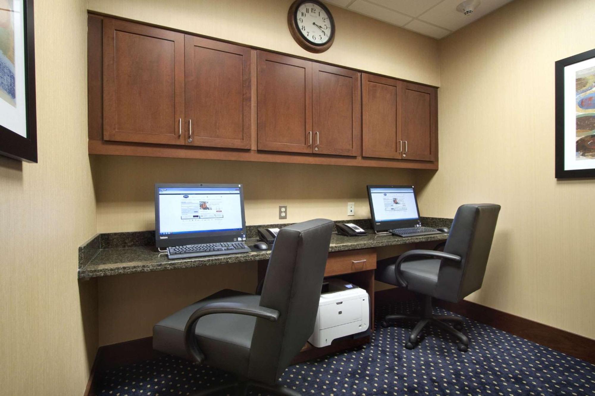 Hampton Inn & Suites Чарлс Таун Екстериор снимка
